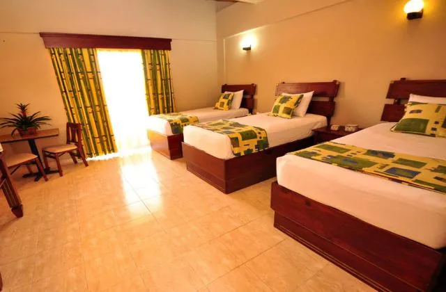 Hotel Casino Flamboyan Punta Cana chambre 3 lits