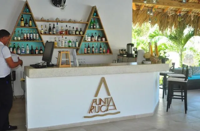Punta Rucia Lodge bar