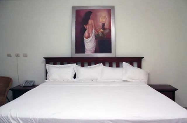 Hotel Renacer Santo Domingo chambre lit king size