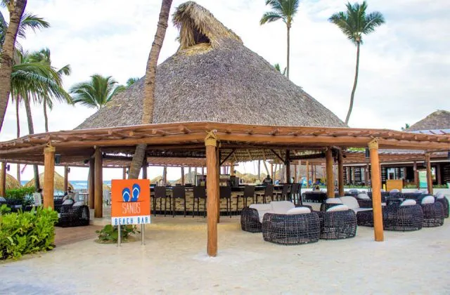 Royalton Punta Cana Resort Casino bar plage
