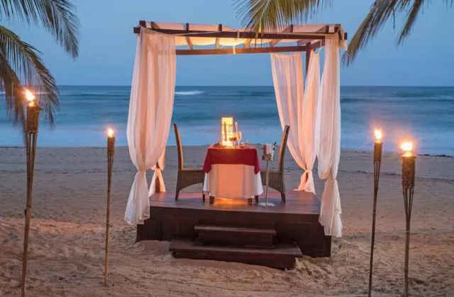 Hotel Boutique Sivory Punta Cana diner romantique sur la plage